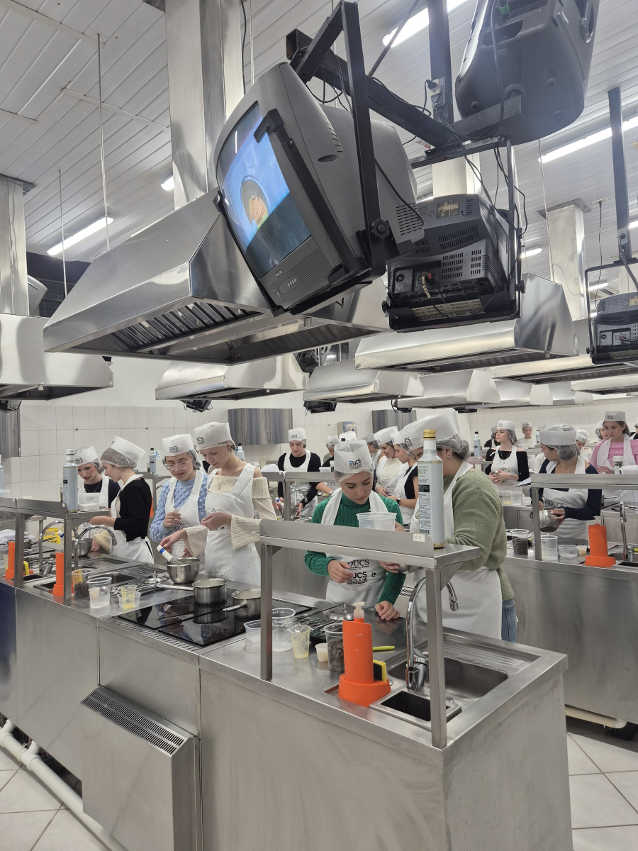 Cronograma pré-debut do Recreio da Juventude leva as jovens a mostrarem talentos culinários